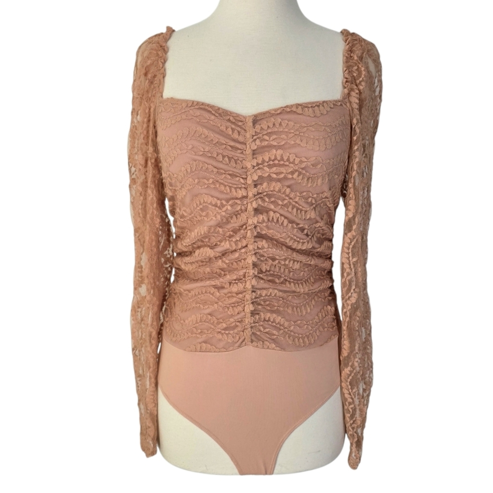 NWT Lulus Sweetest Looks Peach Lace Ruched Longsleeve Bodysuit Sz S
